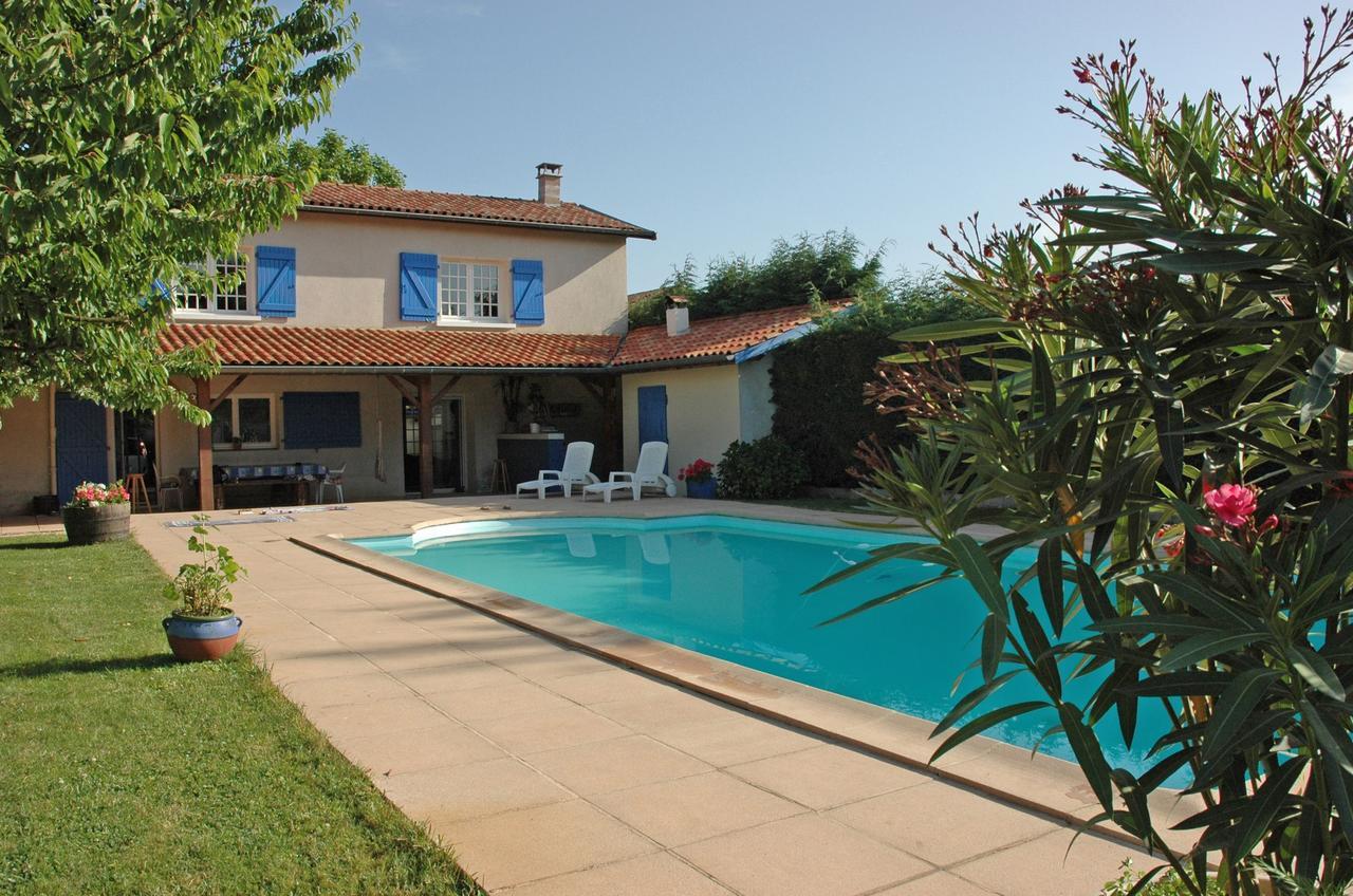 Bed and Breakfast Le Relais Du Grand Logis Civrieux Екстер'єр фото