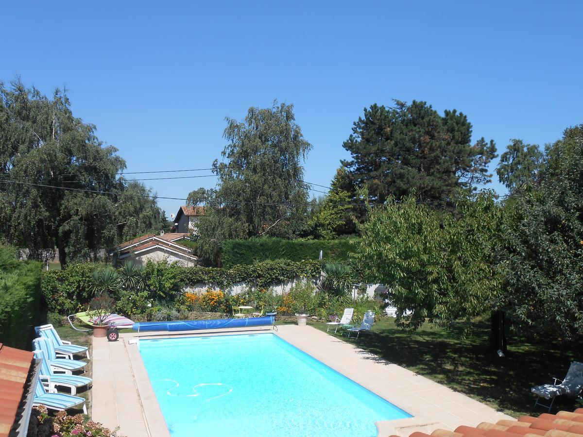 Bed and Breakfast Le Relais Du Grand Logis Civrieux Екстер'єр фото