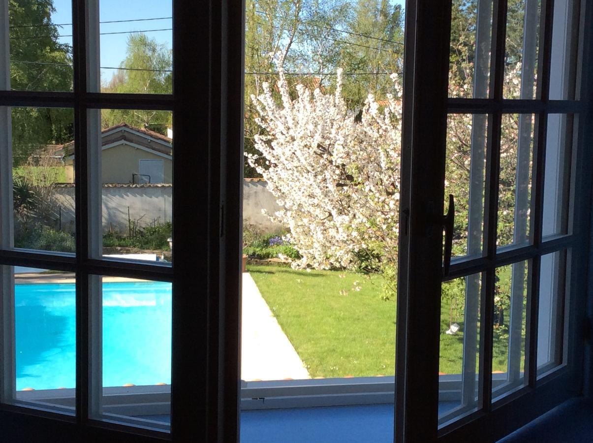 Bed and Breakfast Le Relais Du Grand Logis Civrieux Екстер'єр фото