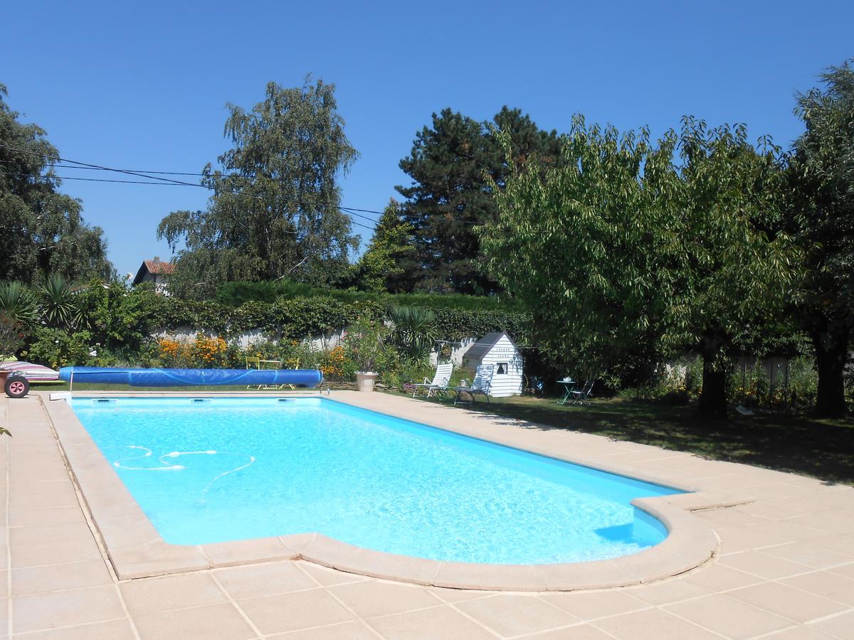 Bed and Breakfast Le Relais Du Grand Logis Civrieux Екстер'єр фото