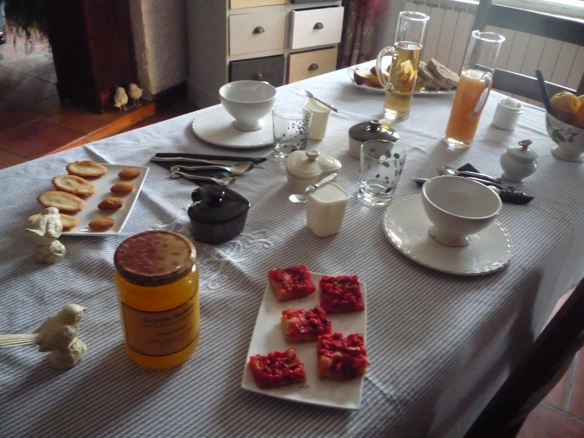 Bed and Breakfast Le Relais Du Grand Logis Civrieux Екстер'єр фото
