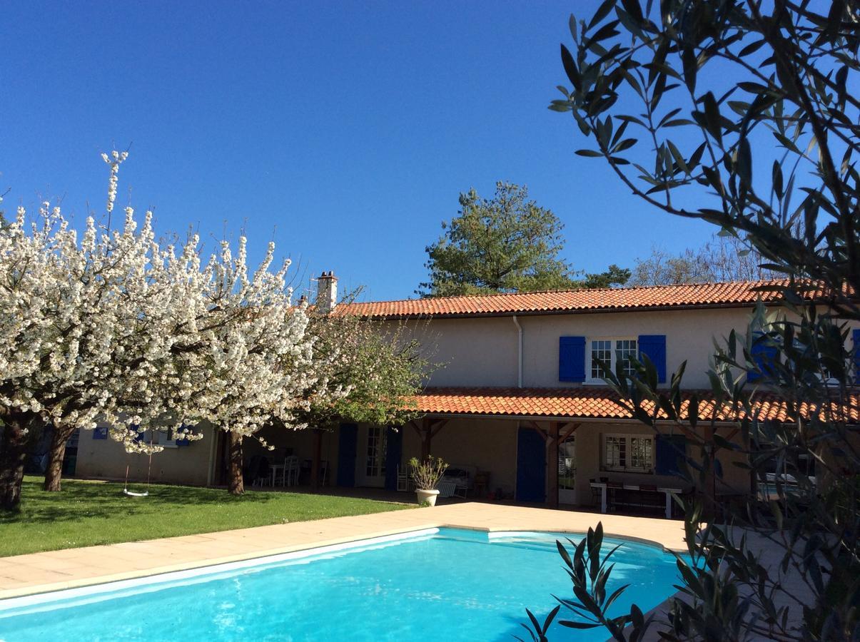 Bed and Breakfast Le Relais Du Grand Logis Civrieux Екстер'єр фото