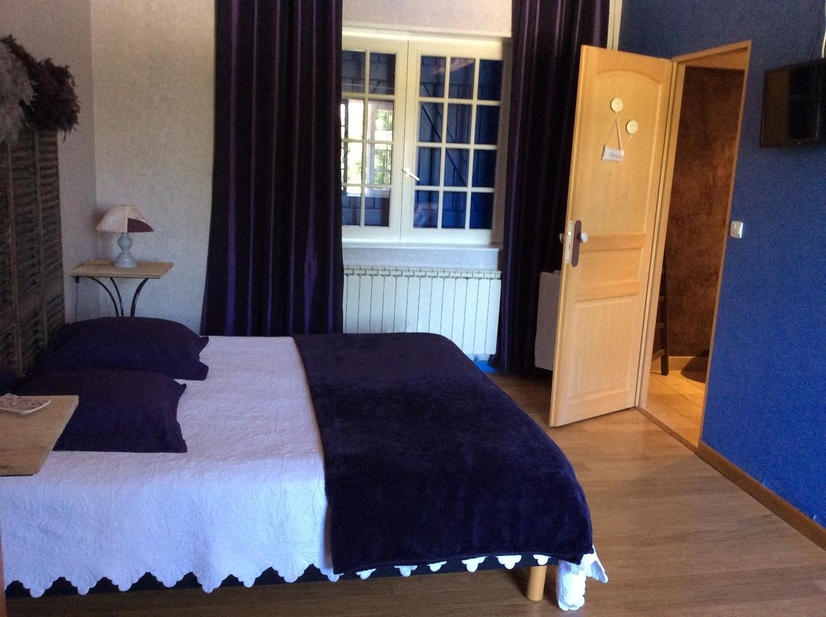 Bed and Breakfast Le Relais Du Grand Logis Civrieux Екстер'єр фото