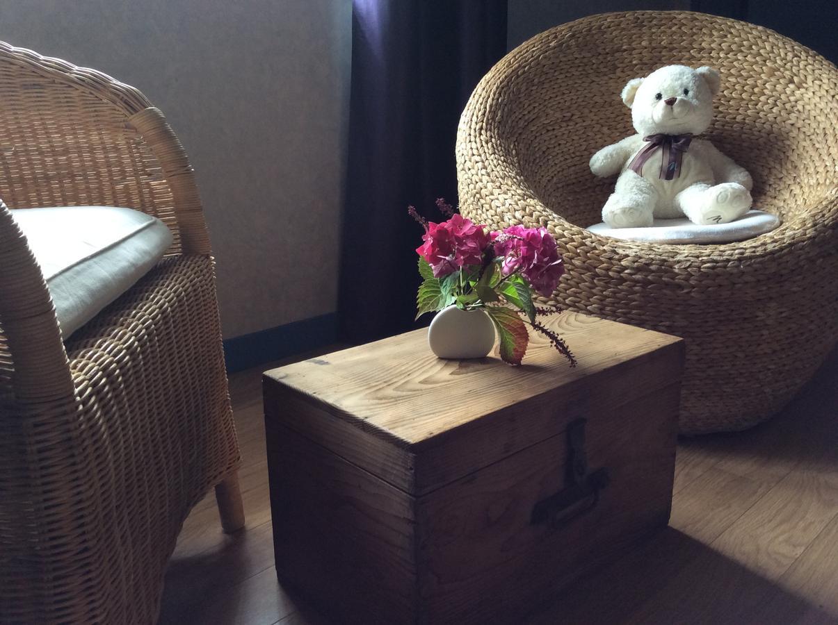 Bed and Breakfast Le Relais Du Grand Logis Civrieux Екстер'єр фото