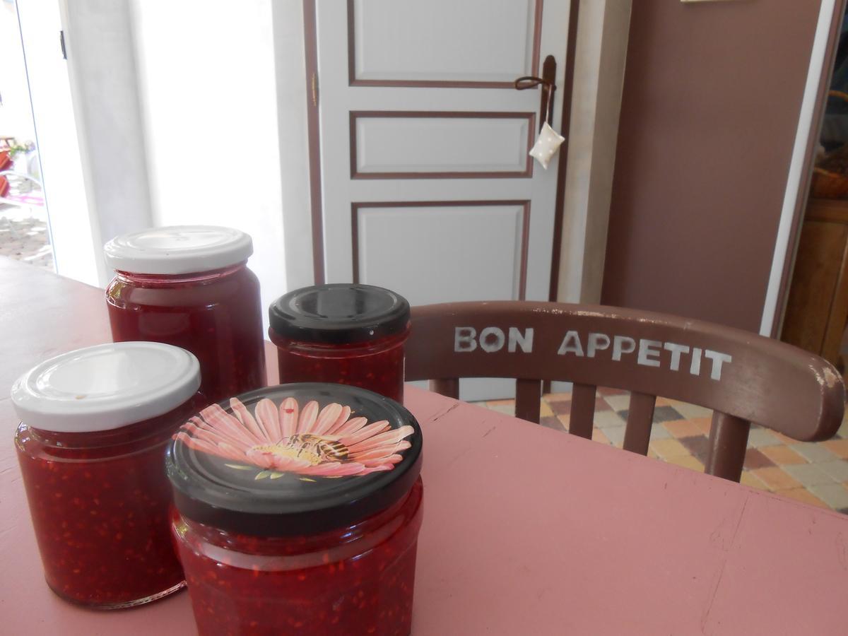 Bed and Breakfast Le Relais Du Grand Logis Civrieux Екстер'єр фото