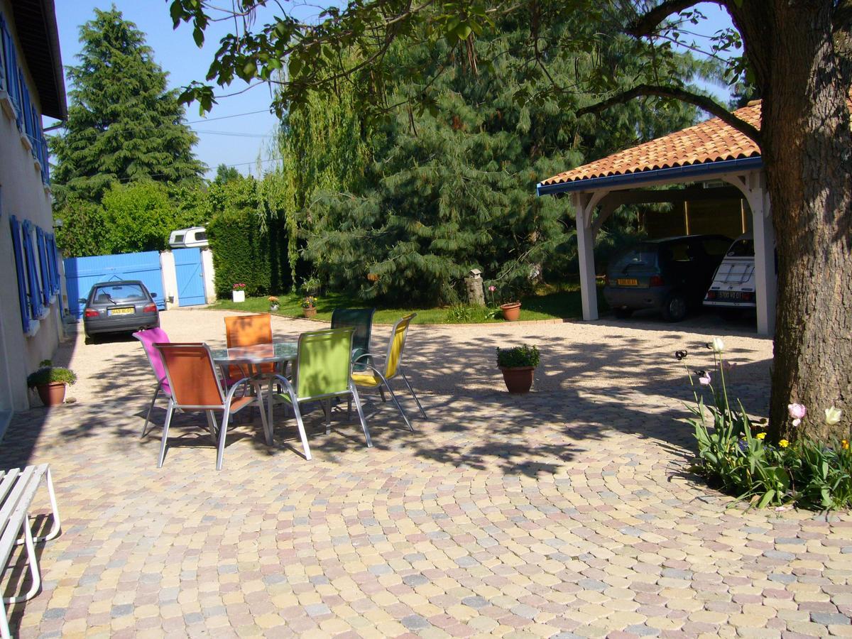 Bed and Breakfast Le Relais Du Grand Logis Civrieux Екстер'єр фото