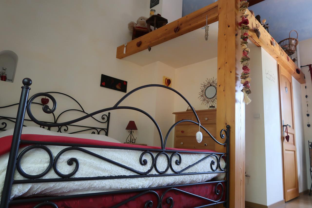Bed and Breakfast Le Relais Du Grand Logis Civrieux Екстер'єр фото