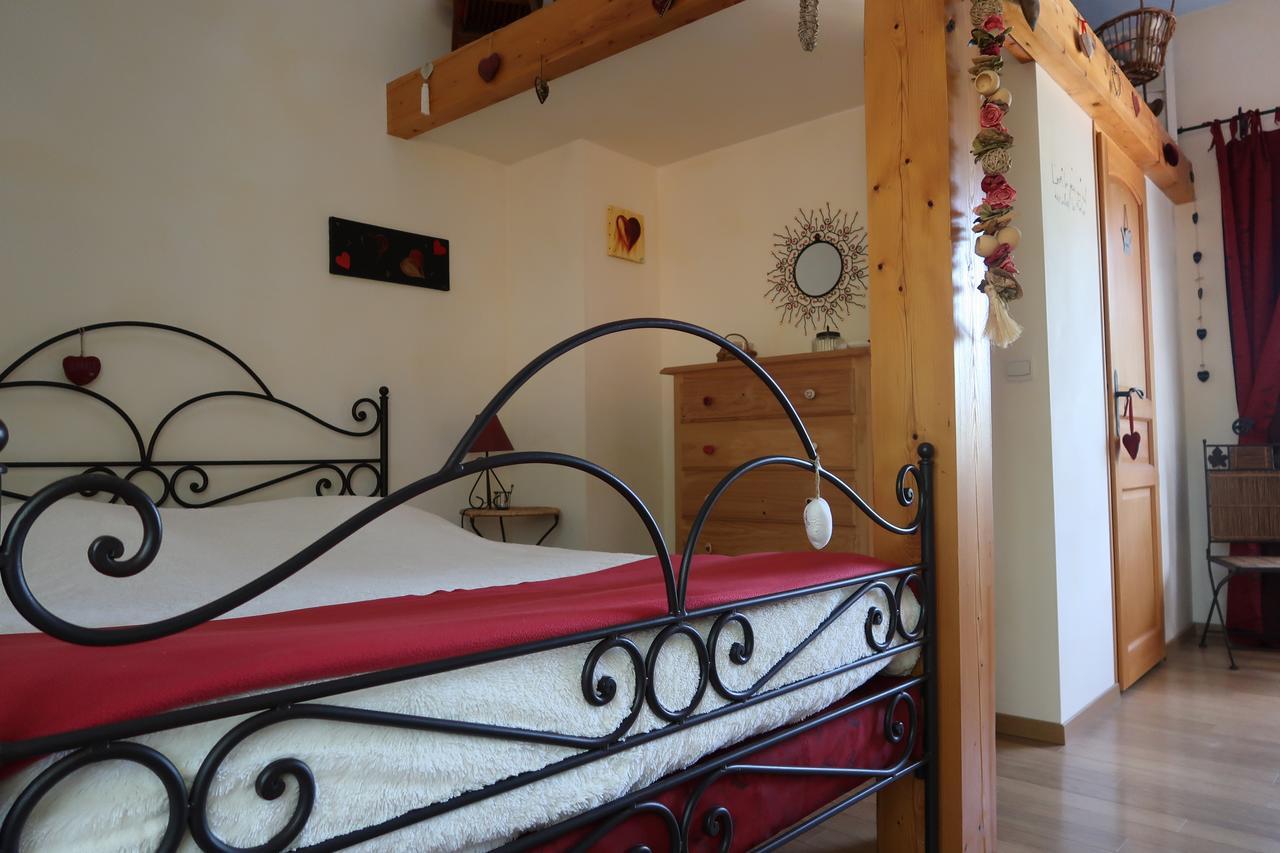 Bed and Breakfast Le Relais Du Grand Logis Civrieux Екстер'єр фото