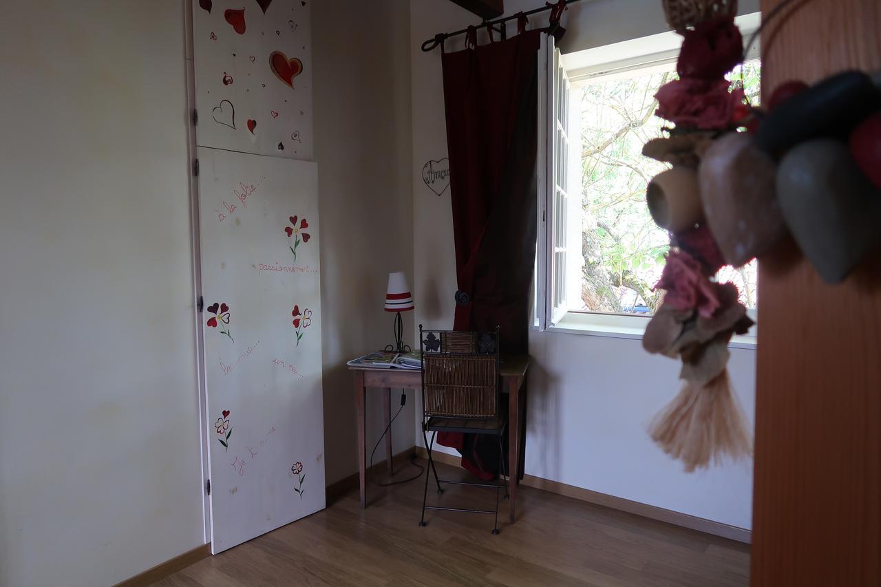 Bed and Breakfast Le Relais Du Grand Logis Civrieux Екстер'єр фото